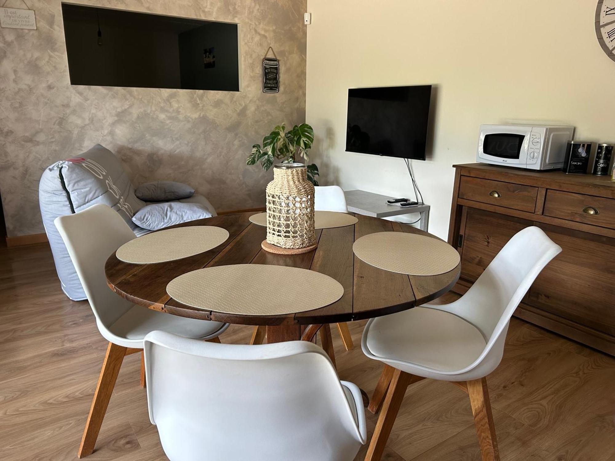 Apartamento Au Coeur Des Bois Saint-Germain-du-Salembre Exterior foto